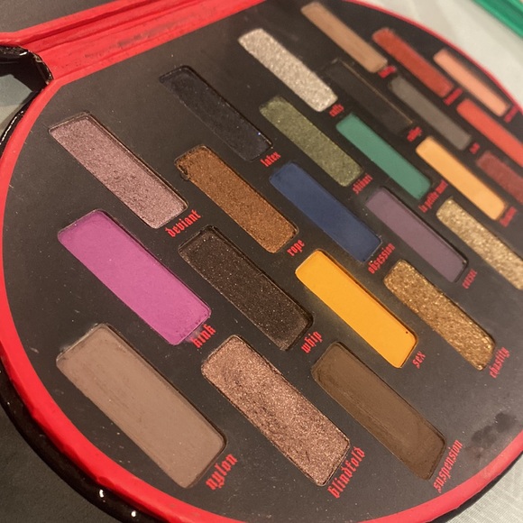 Kat Von D Fetish Eyeshadow Palette - Picture 4 of 5